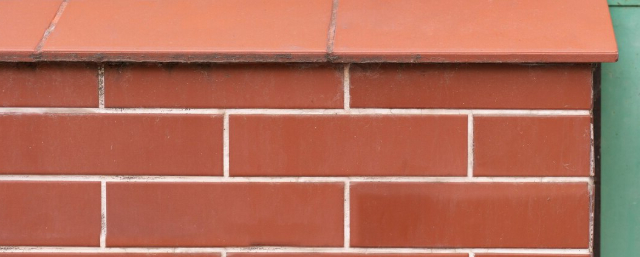 Профильный кирпич и накрывные плиты