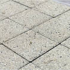 Вибропрессованная тротуарная плитка Лувр Гранит на белом цементе 200x200x60 мм BRAER